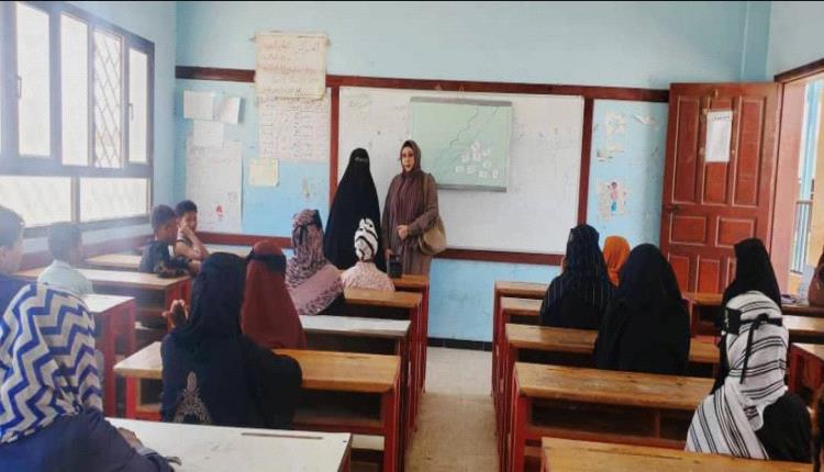 الأستاذة عواطف يافعي تتفقد استئناف التعليم التعويضي بالشيخ عثمان 
