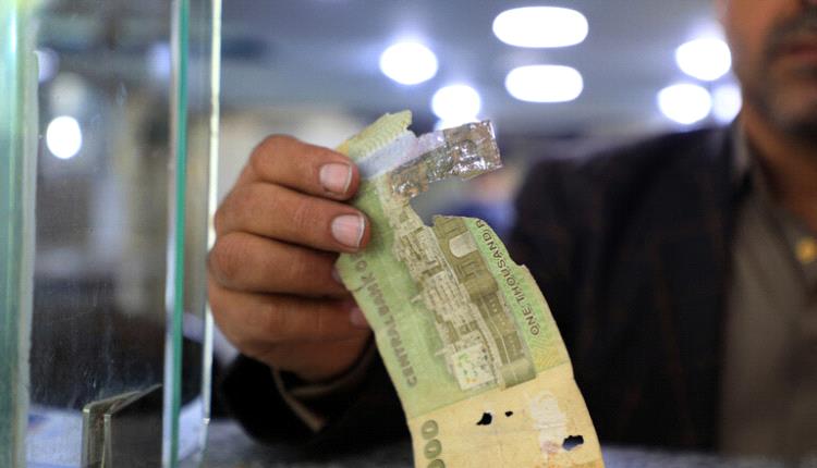 خبير اقتصادي: بنوك في صنعاء على وشك الإفلاس 
