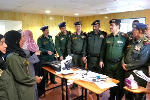 وزير الداخلية يؤكد على دور الشرطة النسائية في تعزيز الأمن 