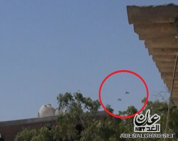 عاجل: طائرات حربية تحلق على علو منخفض في سماء عدن (صور ، فيديو)