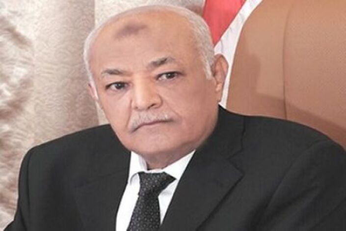 رئيس الوزراء يعزي في وفاة الفقيد احمد ثابت الاغبري