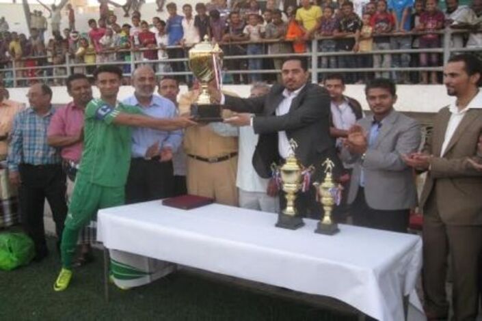 وحدة عدن يفوز على منتخب الجالية اليمنية بالإمارات وينال كأس الاستقلال