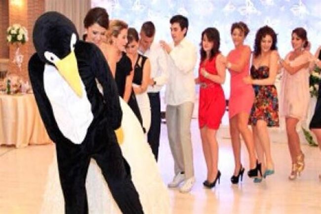 رقصة (البطريق) في أعراس العرب