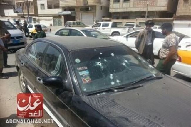 حدث قبل قليل :مقتل شخص برصاص مسلحين مجهولين  واختطاف جثته بحي القاهرة بعدن (مصور)