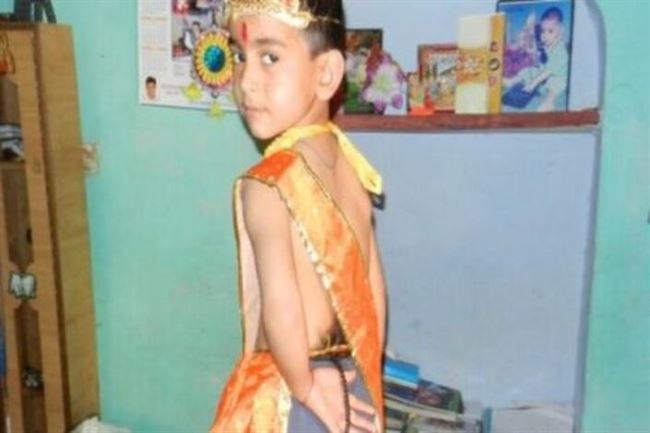 الهند.. "ذنب" قرد يحول طفلاً إلى شخصٍ مقدّس