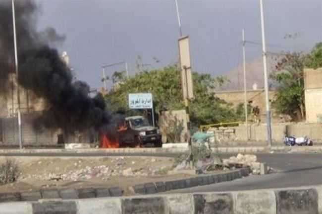 مصدر طبي : قتيل وجريح من الجيش في هجوم لمسلحين على نقطة للجيش شرق مدينة الشحر