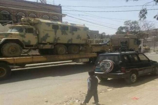 الجيش اليمني يدفع بلواء معزز بمختلف الاسلحة ناحية بلدة حدودية مع اليمن الشمالي (مصور)