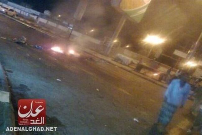 العشرات يقطعون طرقات بمدينة خور مكسر احتجاجا على استمرار اعتقال مسئولا حكوميا