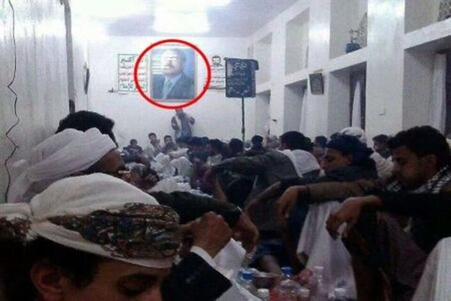 صورة للرئيس اليمني السابق في اجتماع للحوثيين تثير جدلا