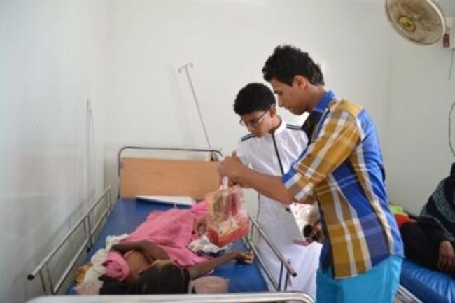 ملتقى شباب زاد التطوعي يعايدون مرضى مستشفى ابن سينا بالمكلا