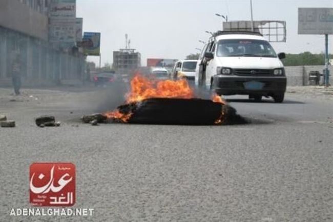 احتجاجات شمال عدن تنديدا بارتفاع اسعار الوقود