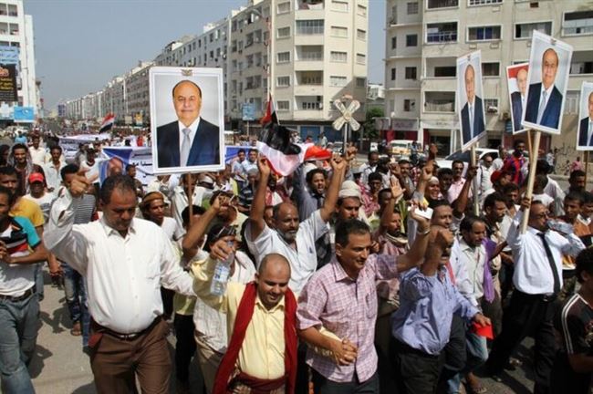 تظاهرة حاشدة بعدن دعما لجهود الرئيس هادي ورفضا لمشاريع الحوثي (مصور)