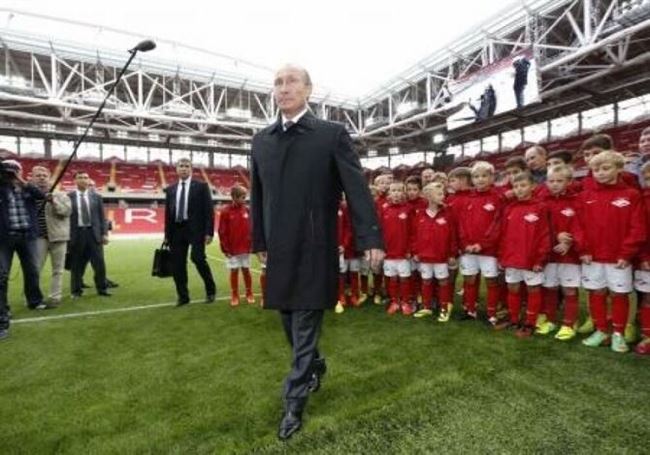 بوتين يأمل عدم فقدان روسيا حق استضافة كأس العالم 2014