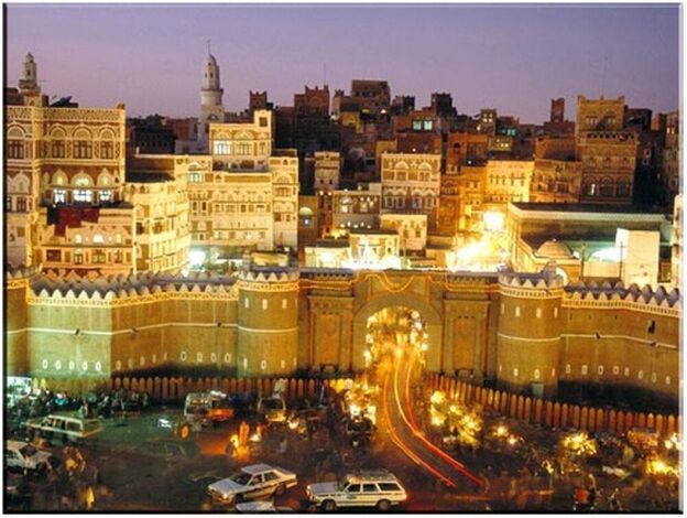 برئاسة أمين العاصمة صنعاء اجتماع لمناقشة الوضع الخدمي بالأمانة