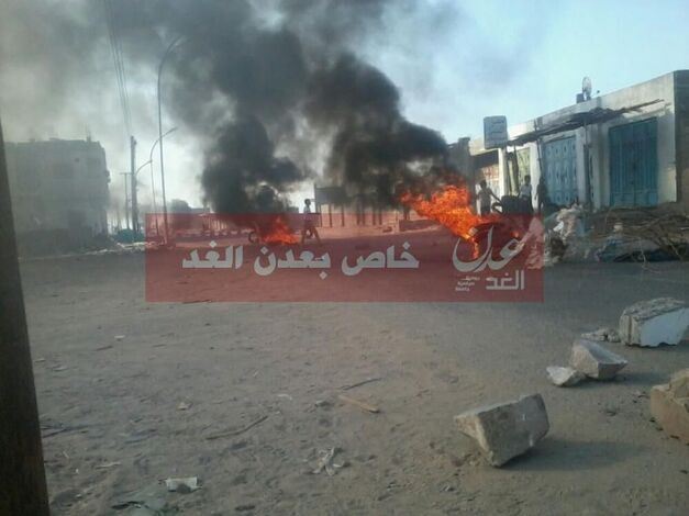 احتجاجات وتوتر ببلدة بير احمد عقب مقتل شخص برصاص مسلحين