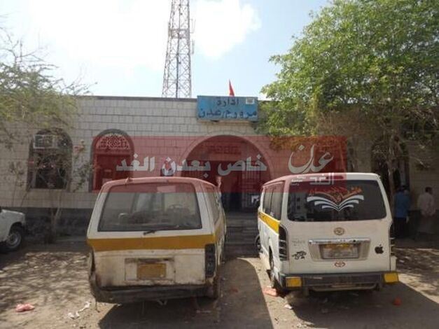 حدث قبل قليل: مسلحون يعتقد انهم من اجهزة المخابرات اليمنية يعتقلون شخصين كانا على متن حافلة بالشيخ عثمان