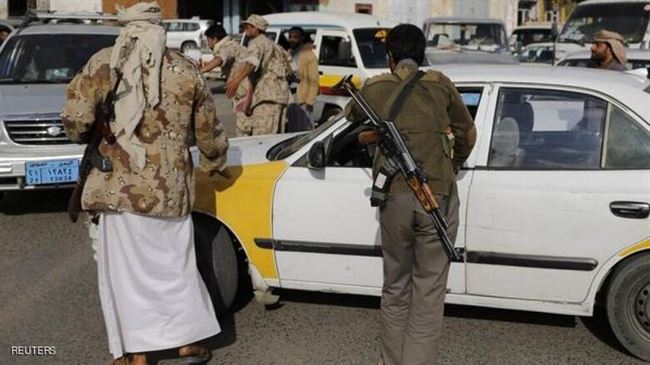 الحوثيون يقتحمون منازل مسؤولين حكوميين