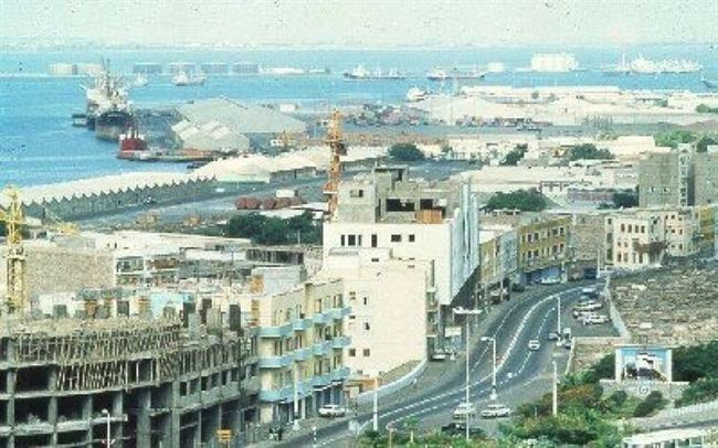تكريم الموظفين المبرزين بفرع شركة النفط اليمنية بعدن احتفاء بعيد الاستقلال