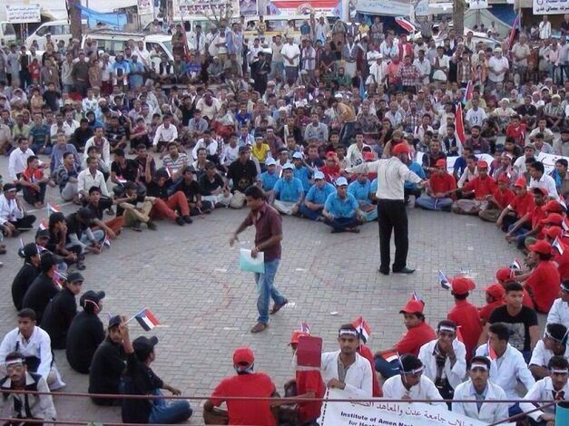 حصاد الاثنين للنشاط الثوري بساحتي الاعتصام الجنوبي في عدن والمكلا