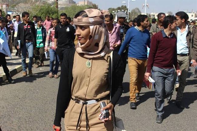 التهديد بخلع سروال طالبة يتصدر المشهد السياسي بشمال اليمن