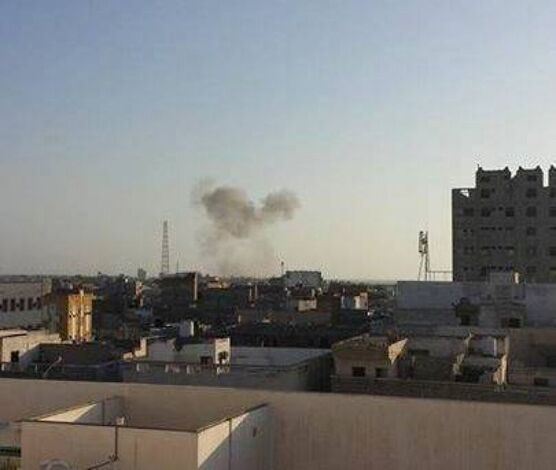 تفاصيل أولية: مقتل 15 حوثيا في تفجير مركبتين بمنزل اللواء الأحمر بالحديدة