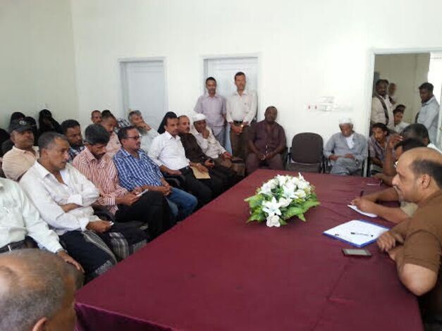 القائم بأعمال مدير عام صحة ساحل حضرموت يعقد سلسلة من الاجتماعات مع موظفي دوائر المكتب
