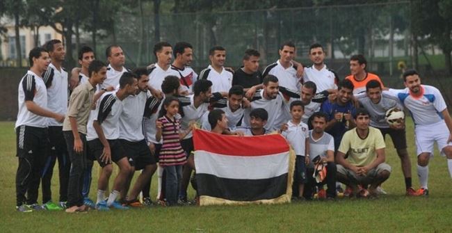 طلاب اليمن يلعبون مباراة ودية أمام طلبة ماليزيا
