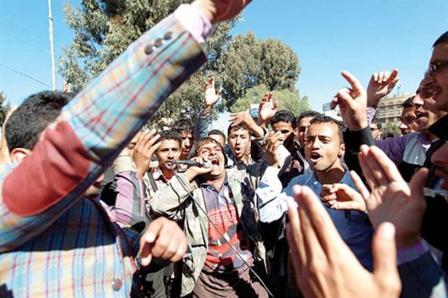 الحوثيون يطلبون تحكيما «قبليا» مع الشيخ صادق الأحمر بعد اقتحام منازل العائلة