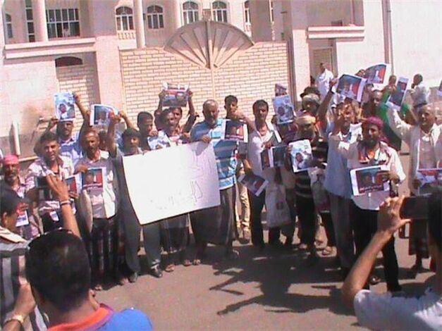وقفة احتجاجية للتنديد باعتقال نشطاء في عدن