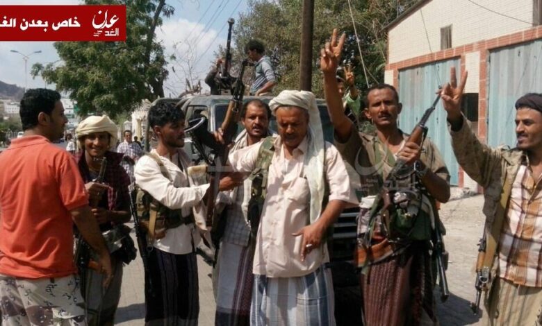 اللجان الشعبية تخلي سبيل جنود من الأمن اليمني وتحتجز الطقم والسلاح