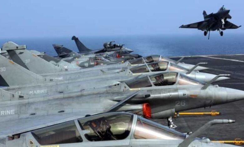 مصر وفرنسا توقعان صفقة طائرات رافال وفرقاطة