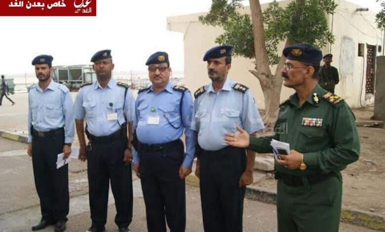 مدير الأمن محمد مساعد يزور مطار عدن الدولي  ويتفقد قوته الامنية (مصور)