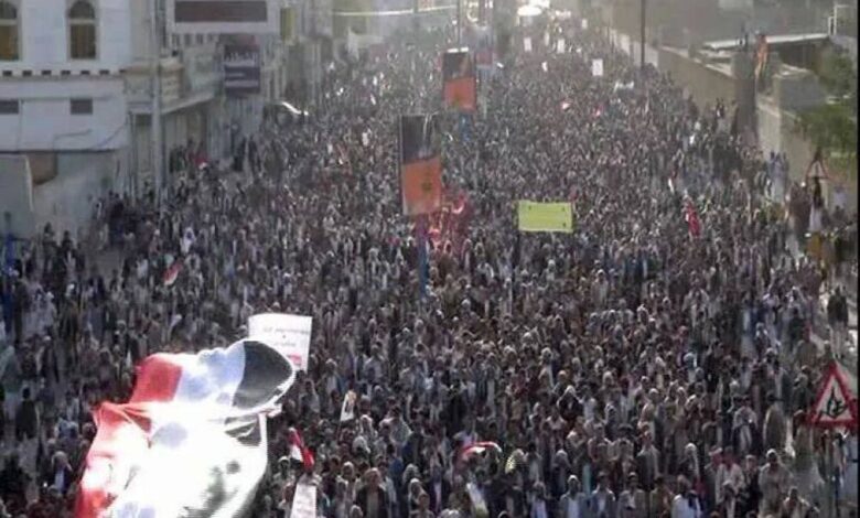 الآلاف يتظاهرون بصنعاء استجابة لدعوة عبدالملك الحوثي (مصور)