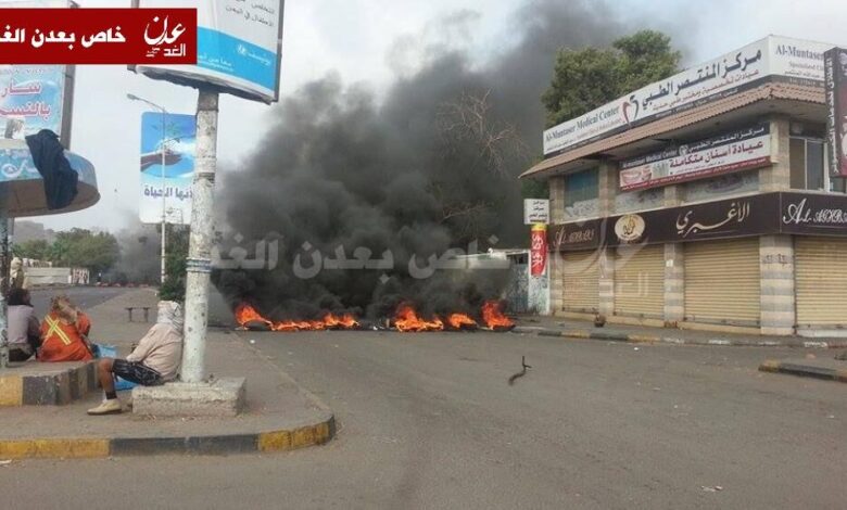 عصيان مدني يشل الحركة في عدن