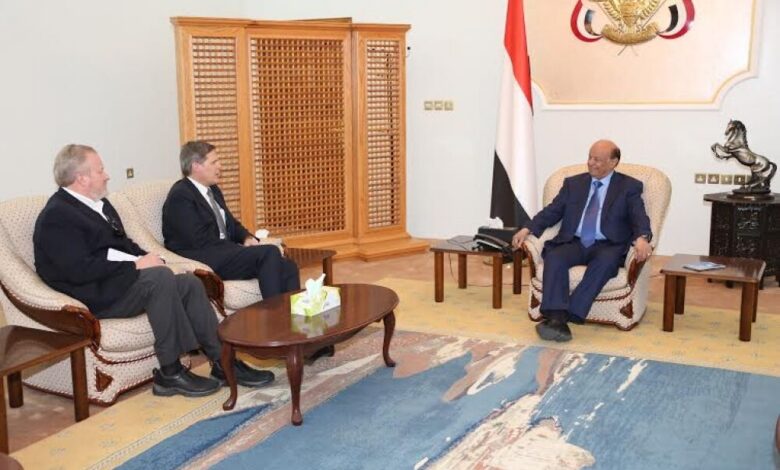 الرئيس هادي يستقبل السفير الأمريكي باليمن