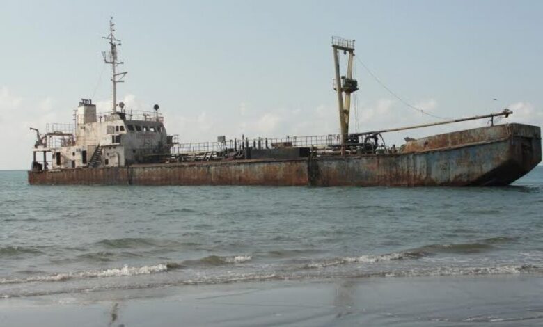 هيئة الشؤون البحرية – عدن توجه بوقف تقطيع السفينة (يمن ستار2) وتؤكد عدم وجود تلوث بحري