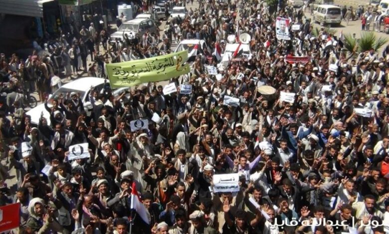 عشرات الآلاف يحتجون ضد انقلاب جماعات الحوثي  على توافق " الانتقالية "