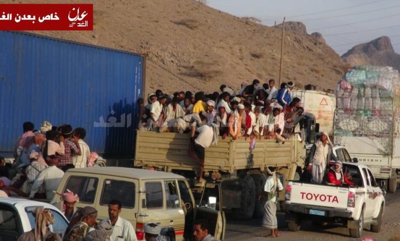 أول صور للحشود المسلحة بقاعدة العند استعداد لمواجهة القوات الموالية للحوثي