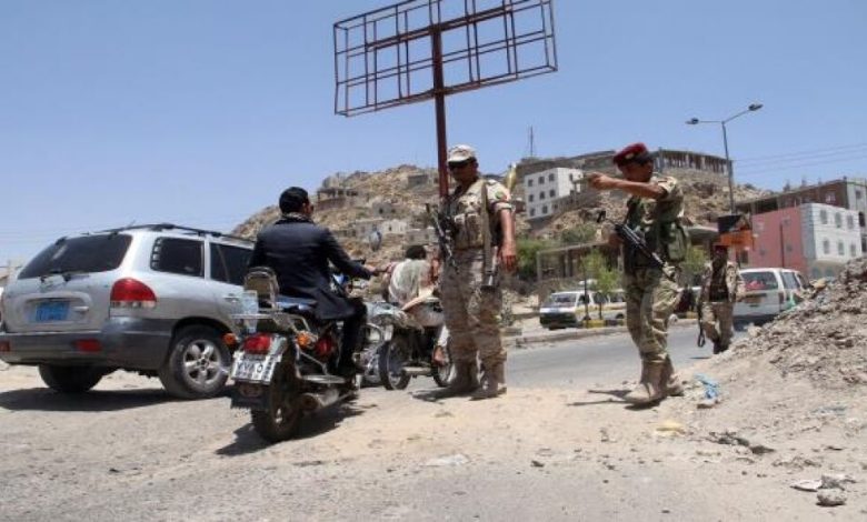 مقتل 20 حوثيا و3 جنود في تعز ومسلحون يبداون بمحاصرة اللواء 35 مدرع الموالي للشرعية الدستورية