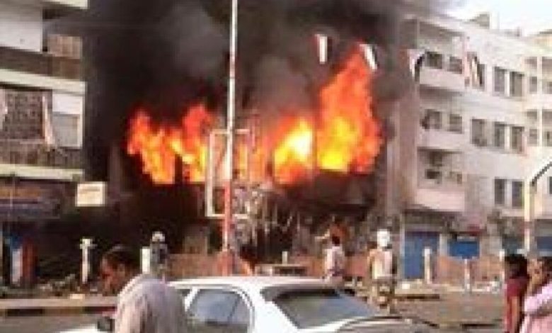 يحدث الآن :قوات صالح والحوثيين تقصف منازل المواطنين بشكل هستيري بكريتر