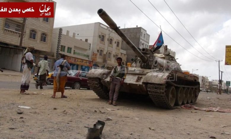 عاجل : مليشيات صالح والحوثيين المتمركزة بأطراف عدن تقصف منازل المواطنين بالمنصورة