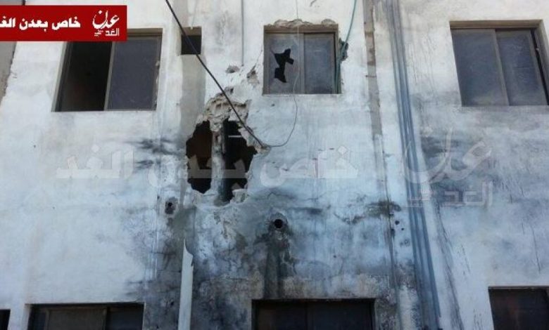 شهيد أثر قصف قوات موالية للحوثيين أحياء سكنية بالمنصورة