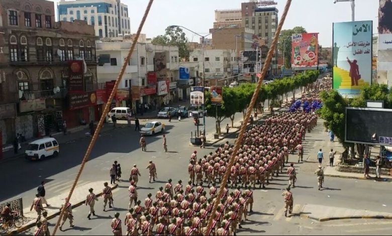 بالفيديو : صالح يحشد اﻻﻻف من جنوده في ذكرى الوحدة وسط دعوات لغزو السعودية
