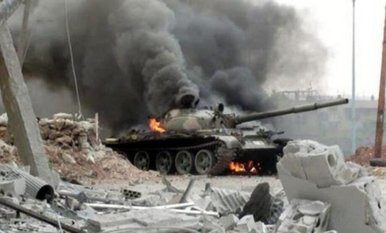 تدمير دبابة للحوثين و مقتل ثلاثة بأبين