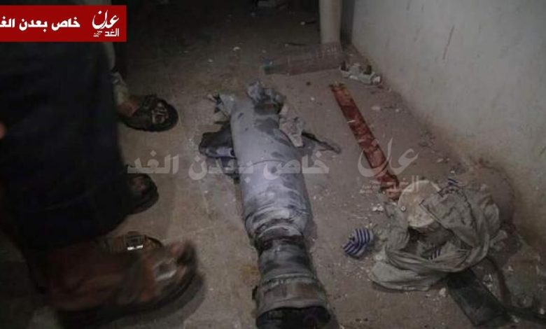 3 شهداء و12 جريح بقصف قوات موالية للحوثيين أحياء سكنية بمدينة الشعب