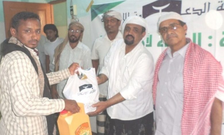 منظمة الدعوة الإسلامية  توزع 200 سلة غذائية للنازحين بتريم