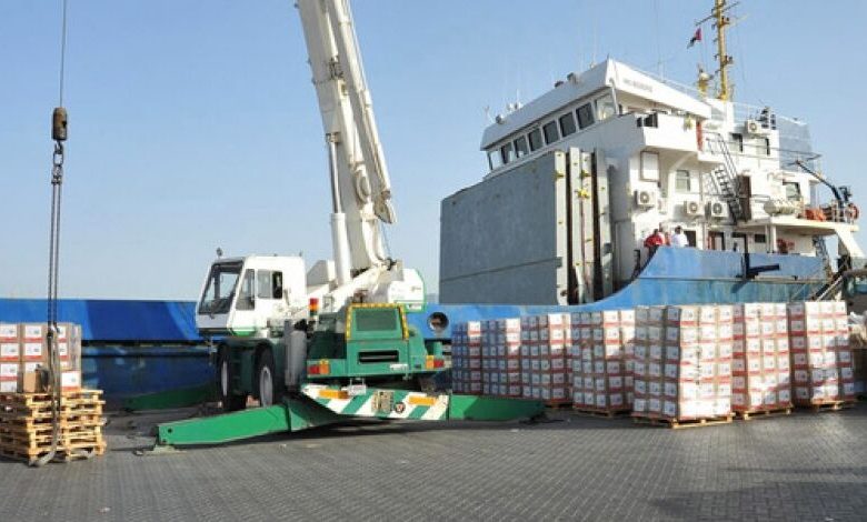 سفينة إماراتية سابعة تحمل 4832 طناً من المساعدات إلى اليمن