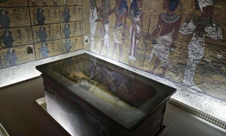"غرفة سرية" في مقبرة توت عنخ آمون ترجح نظرية "دفن نفرتيتي بها"