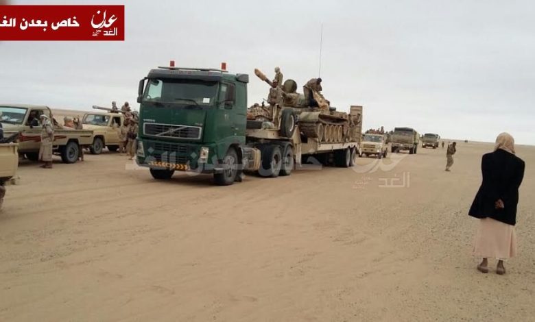 تحت غطاء طيران التحالف .. مدفعية اللواء 119 تدك معاقل الحوثيين بعسيلان