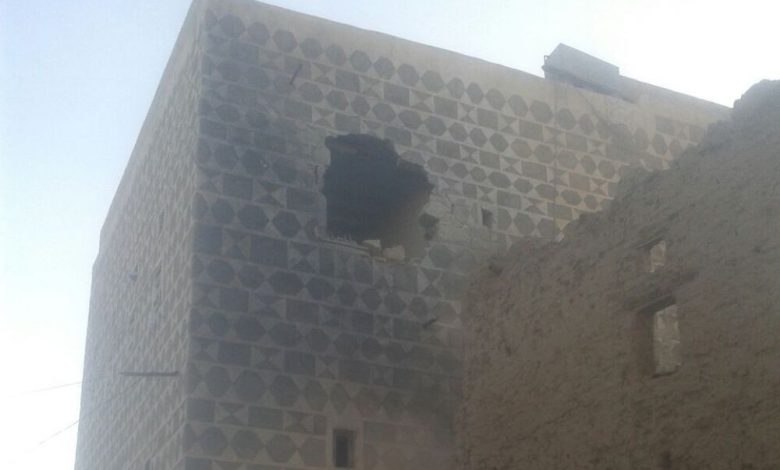 الحوثيون وقوات المخلوع صالح تقصف مساكن المدنيين في لودر بالكاتيوشا